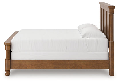 Rowlenstown King Poster Bed